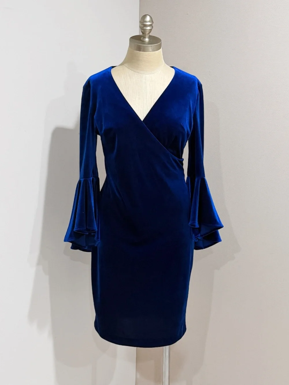 Calvin Klein Women's Sapphire Blue Flare-Sleeve Velvet Sheath Dress Size 4